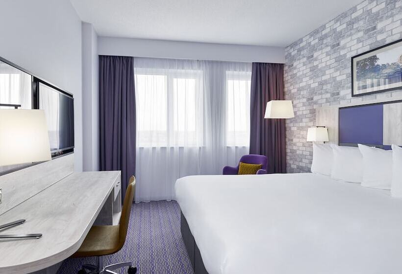 ホテル Leonardo Swindon