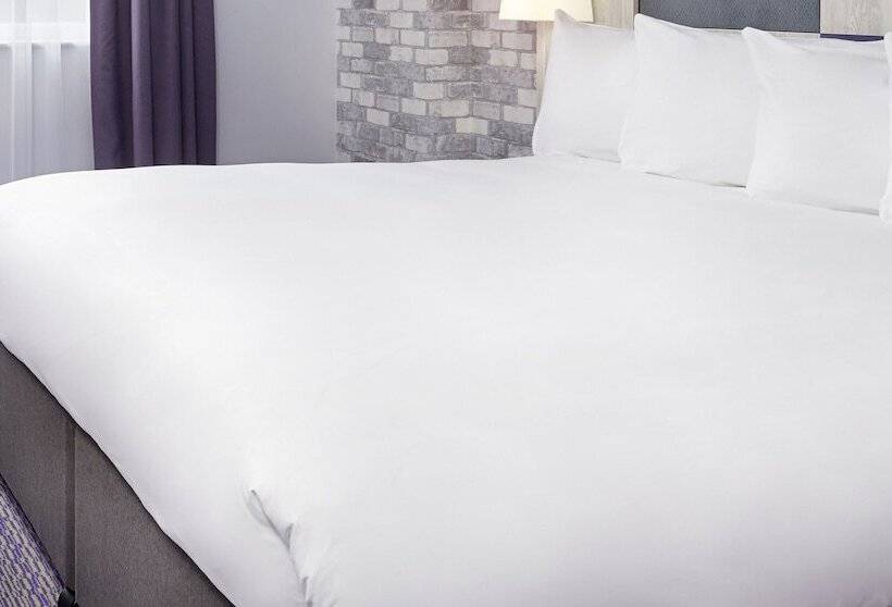 ホテル Leonardo Swindon