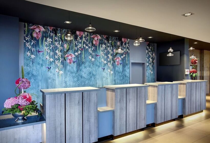 ホテル Leonardo Swindon