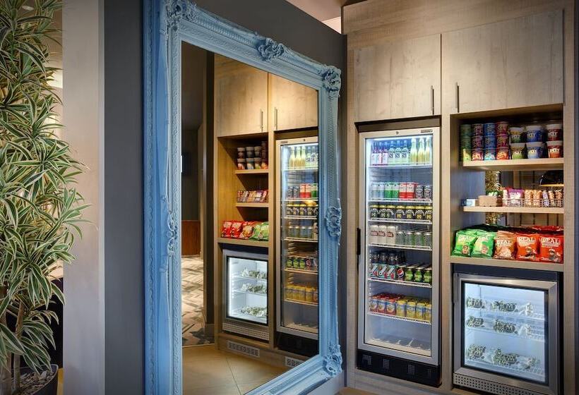 ホテル Leonardo Swindon