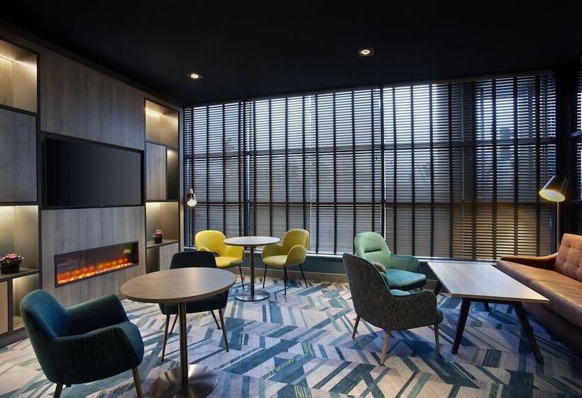 ホテル Leonardo Swindon