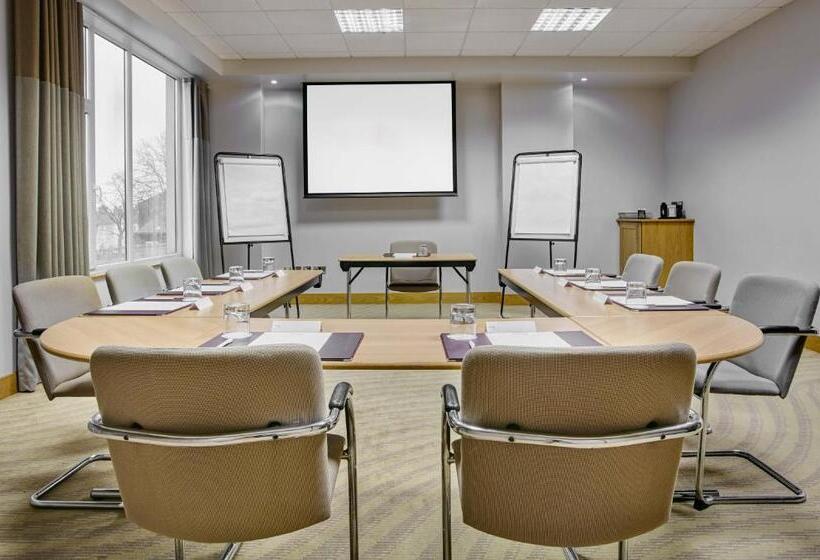 ホテル Leonardo Swindon