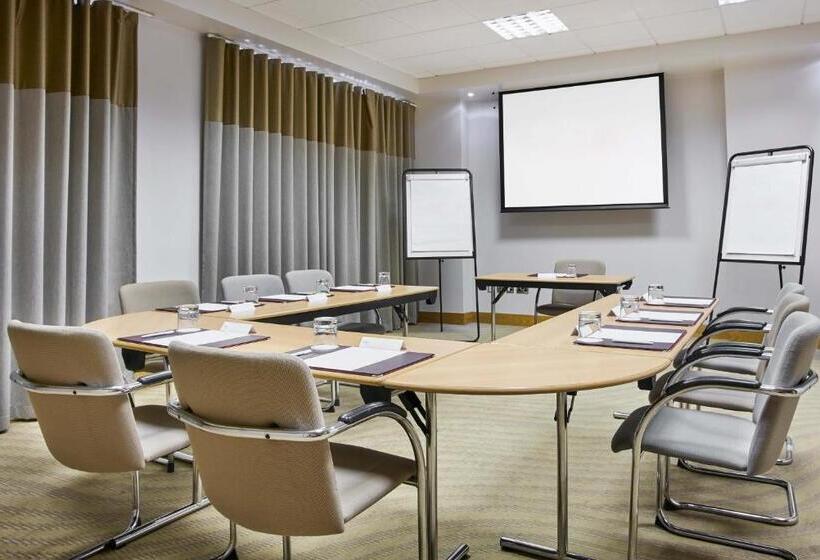 ホテル Leonardo Swindon