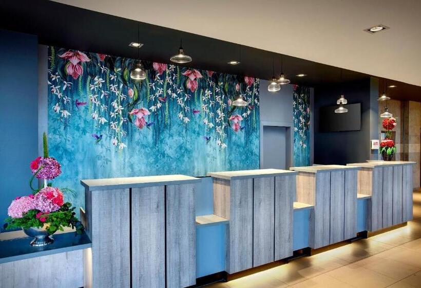 ホテル Leonardo Swindon