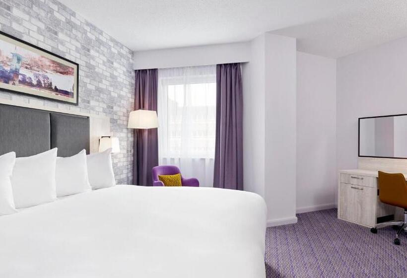 ホテル Leonardo Swindon