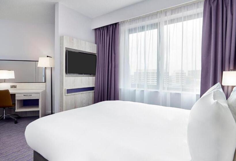 ホテル Leonardo Swindon