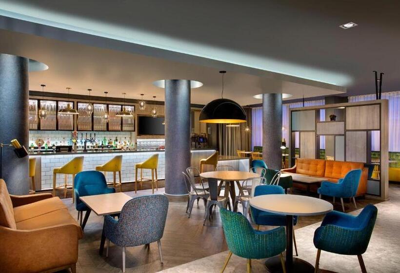 ホテル Leonardo Swindon