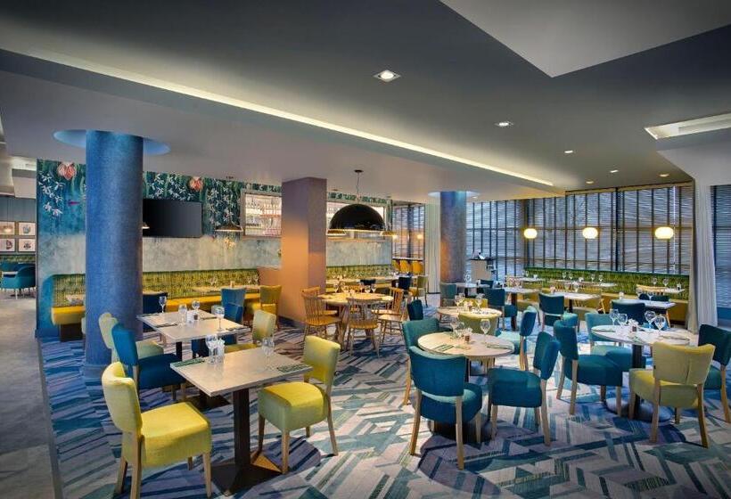 ホテル Leonardo Swindon