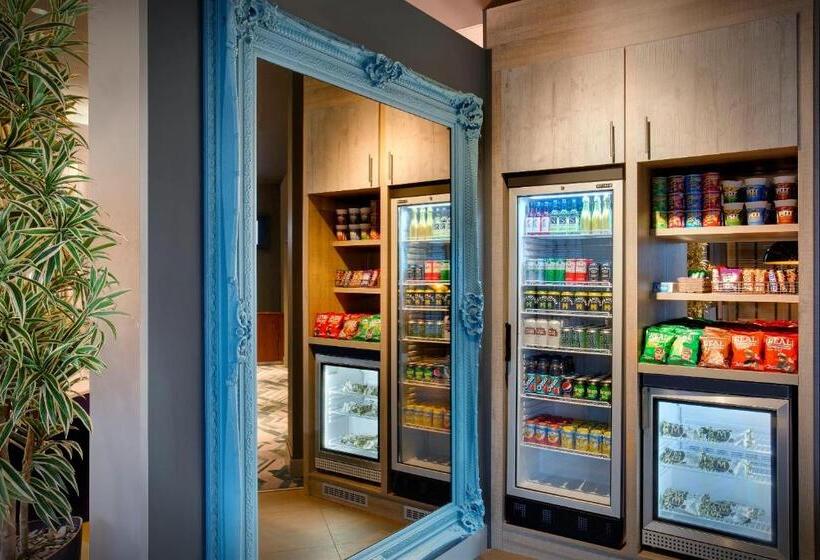 ホテル Leonardo Swindon