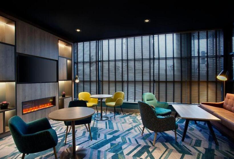 ホテル Leonardo Swindon