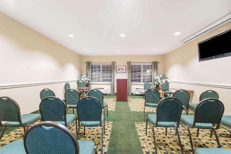 هتل Mainstay Suites Addisondallas