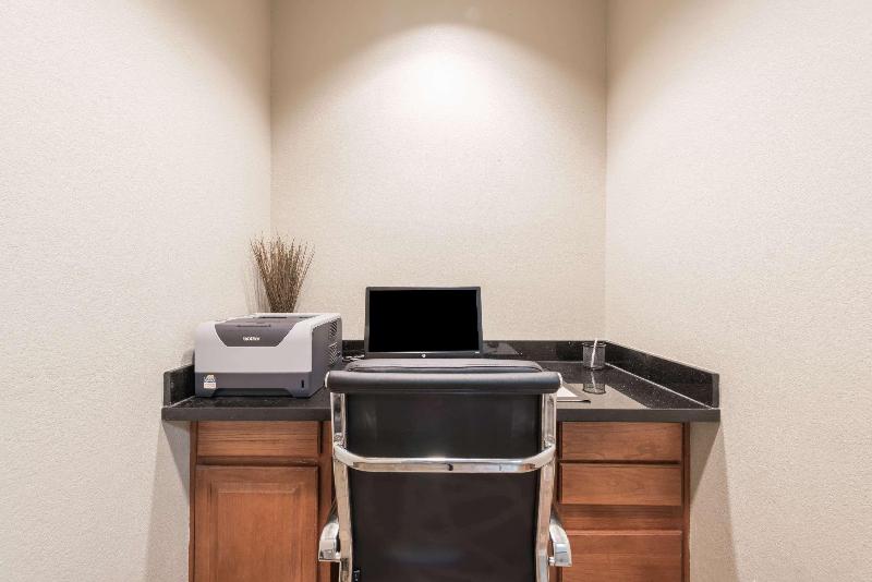 فندق Mainstay Suites Addisondallas