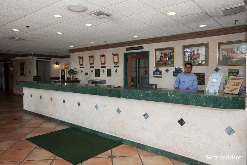 בית מלון כפרי Miami Gardens Inn & Suites