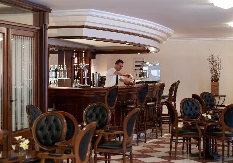 ホテル Mitsis Petit Palais