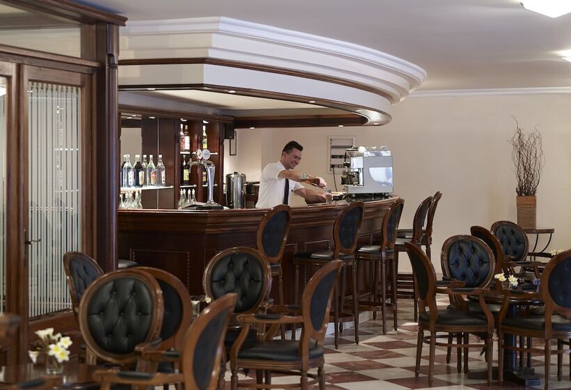 ホテル Mitsis Petit Palais