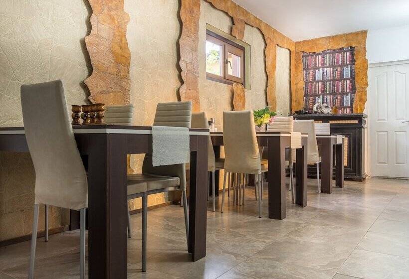 فندق Pensiunea Venus