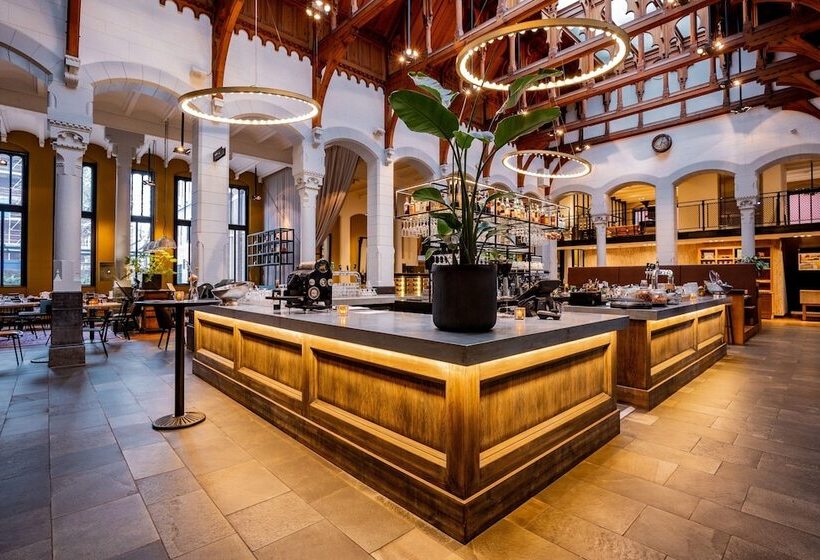 Post Plaza Hotel & Grand Café