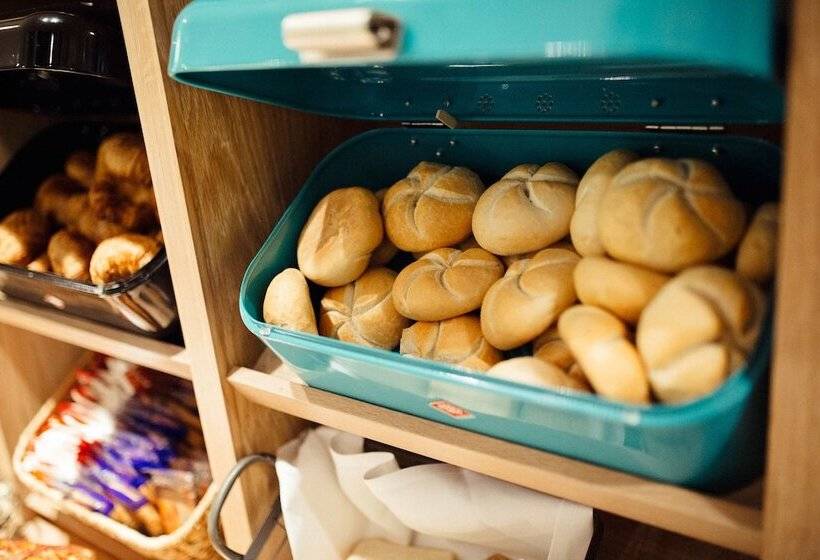 Post Plaza Hotel & Grand Café