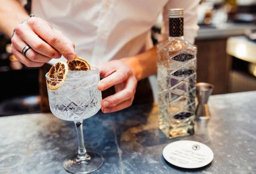 Post Plaza Hotel & Grand Café