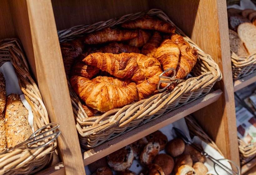 Post Plaza Hotel & Grand Café