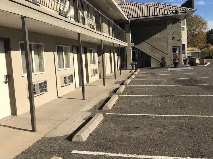 酒店 Riverland Inn & Suites