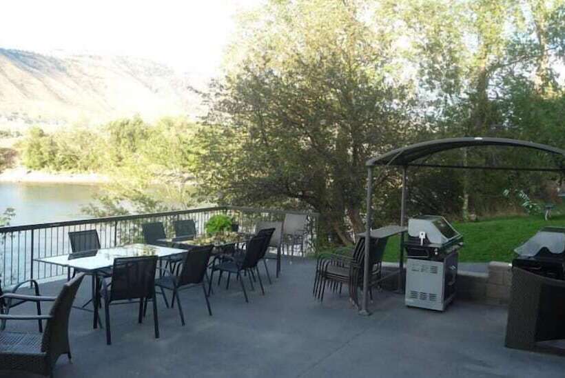 酒店 Riverland Inn & Suites