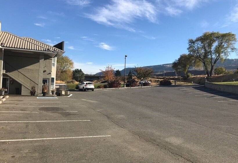 酒店 Riverland Inn & Suites