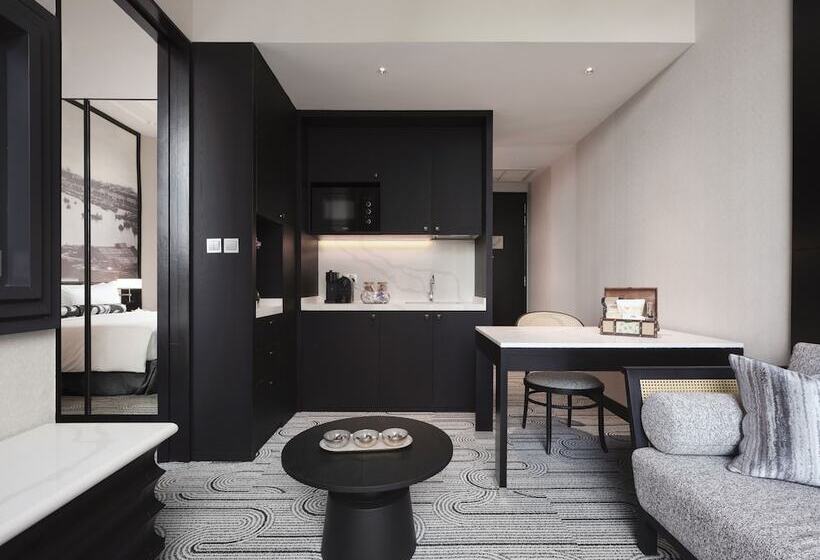 هتل The Robertson House by The Crest Collection