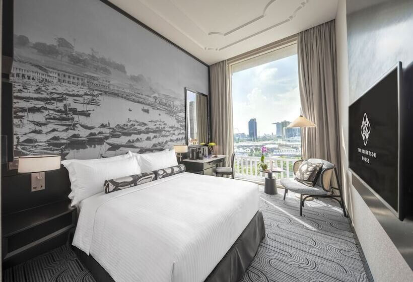 هتل The Robertson House by The Crest Collection