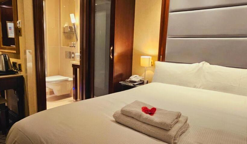 Отель Hyde Park International