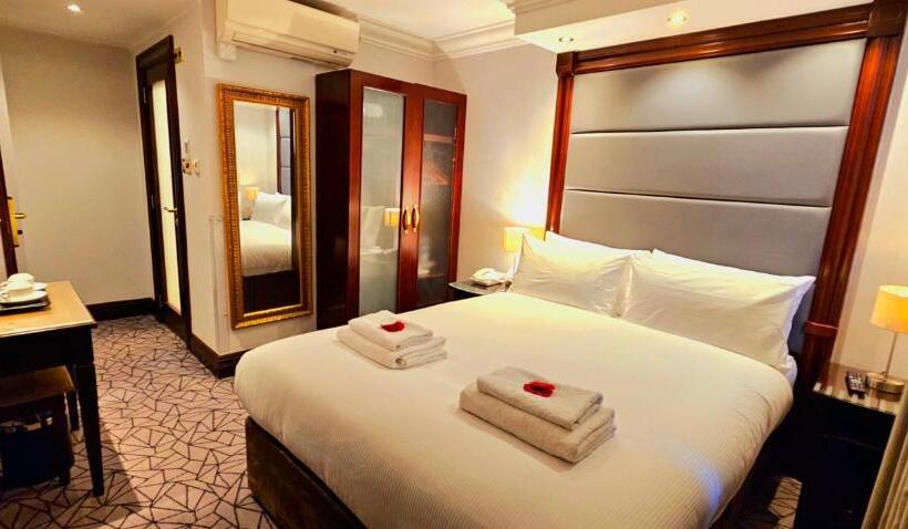 Отель Hyde Park International