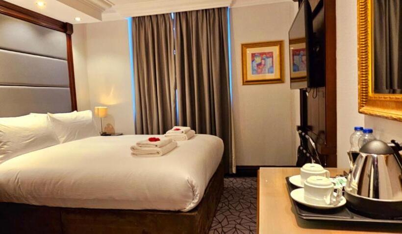 Отель Hyde Park International