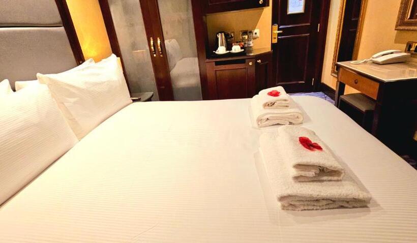 Отель Hyde Park International