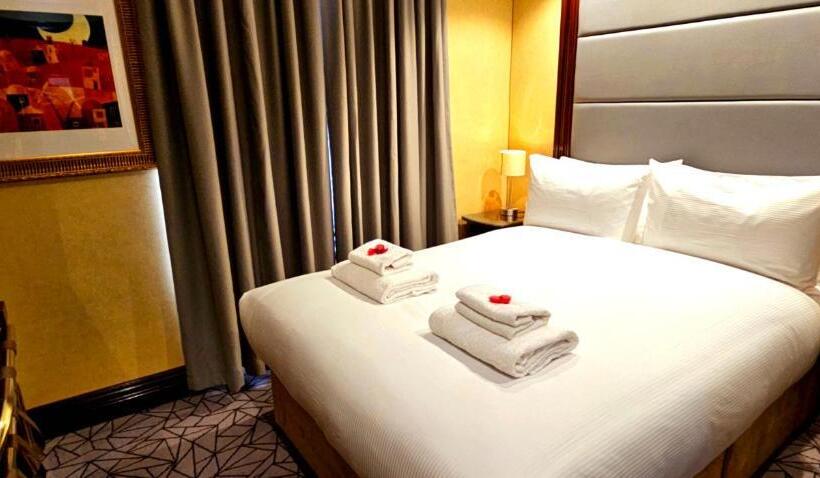 Отель Hyde Park International