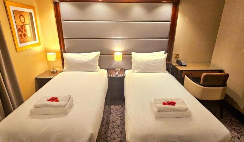 Отель Hyde Park International