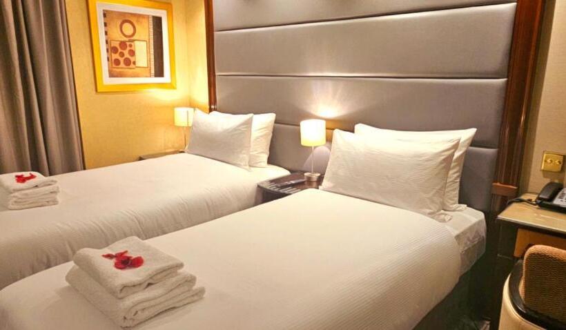 Отель Hyde Park International