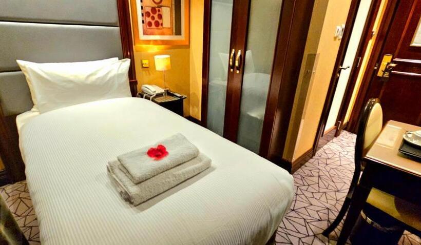 Отель Hyde Park International