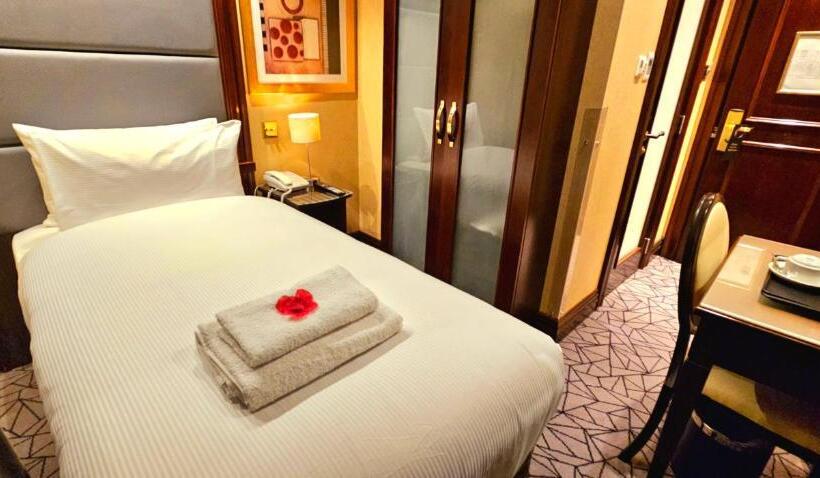 Отель Hyde Park International