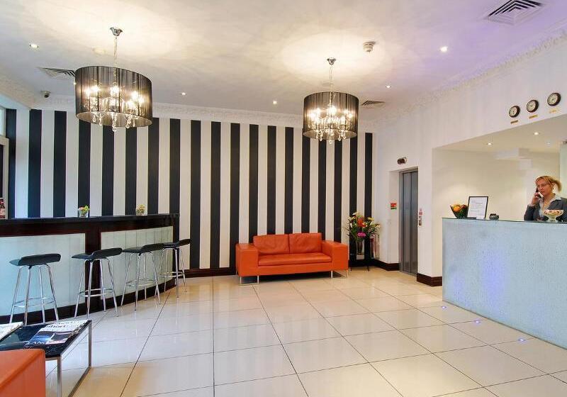 Отель Hyde Park International