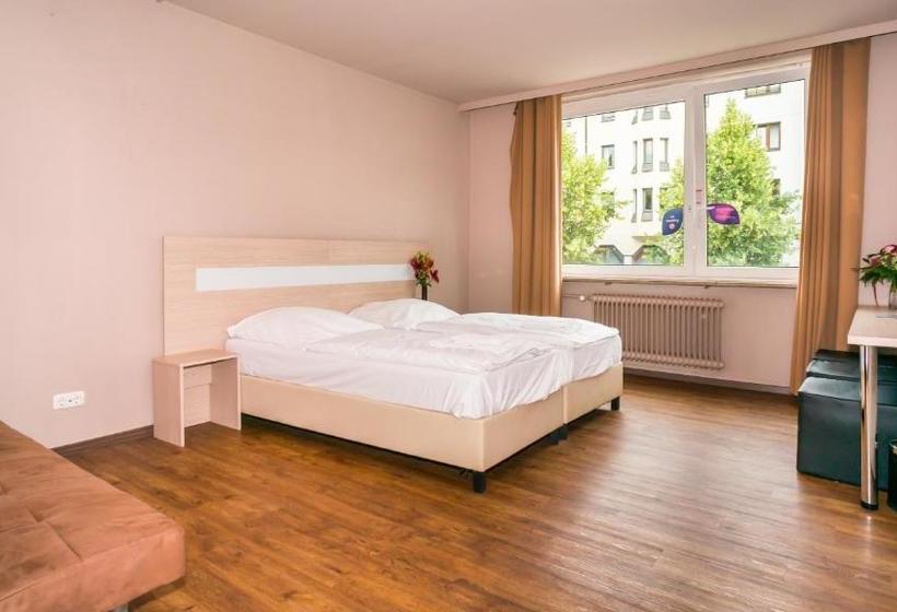 هتل Smart Stay Hostel Munich City