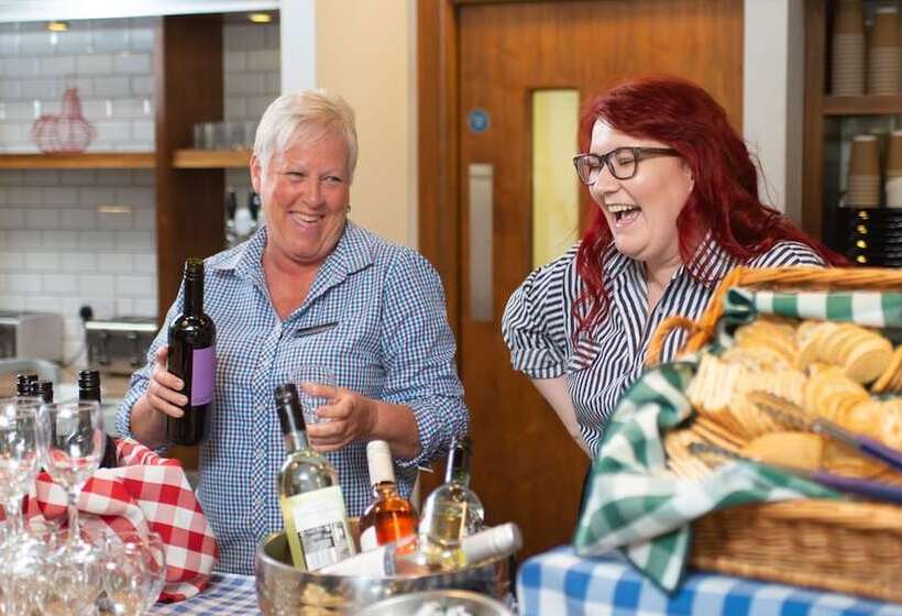 בית מלון כפרי Staybridge Suites Liverpool, An Ihg