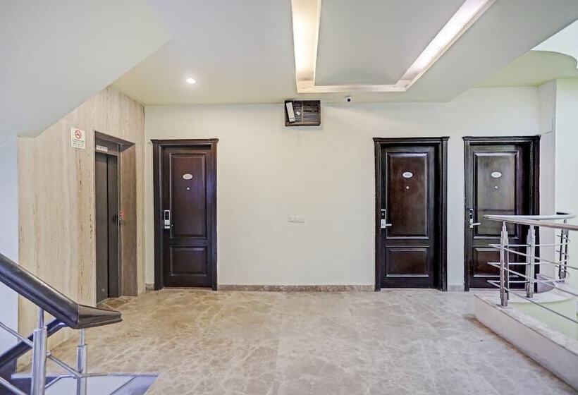 בית מלון כפרי The Orion   Greater Kailash