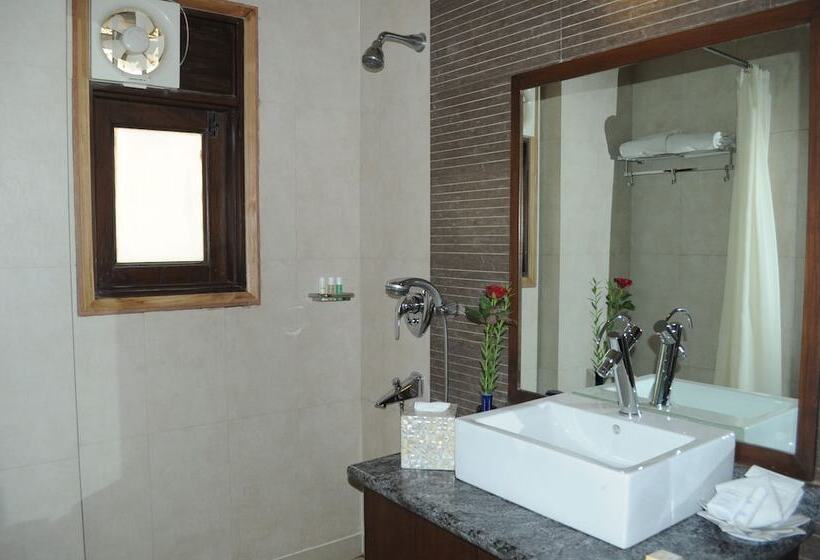 בית מלון כפרי The Orion   Greater Kailash