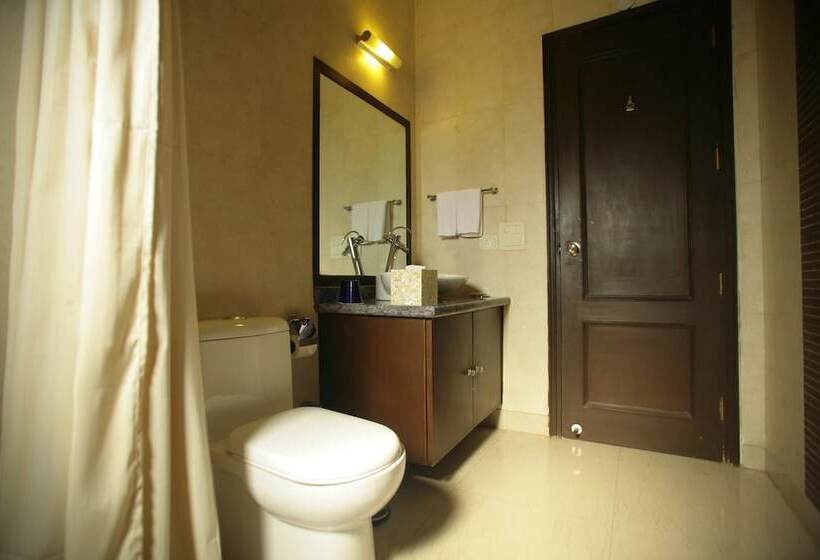 בית מלון כפרי The Orion   Greater Kailash