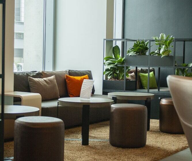 Отель Wakeup Copenhagen  Carsten Niebuhrs Gade