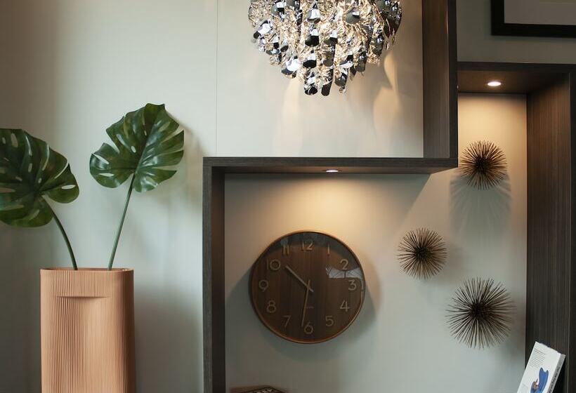 Отель Wakeup Copenhagen  Carsten Niebuhrs Gade