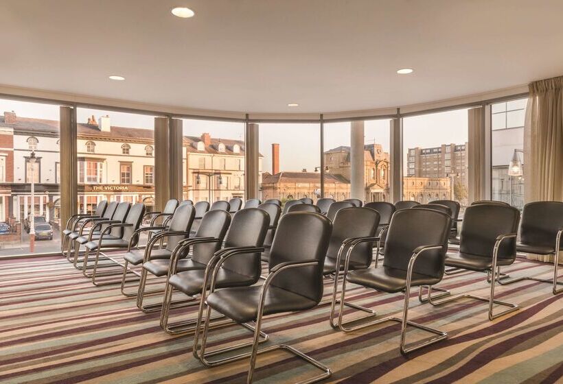 Отель Waterfront Southport