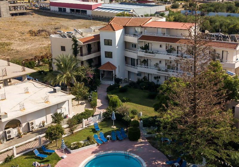 Lyristis Dinos Studios & Apartments