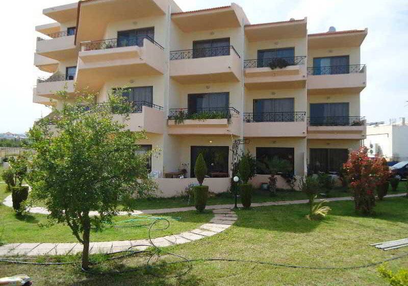 Lyristis Dinos Studios & Apartments