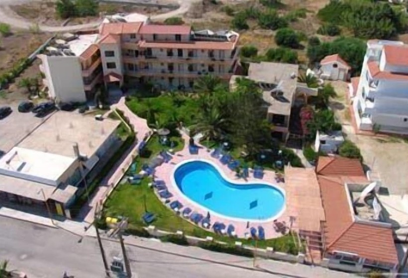 Lyristis Dinos Studios & Apartments